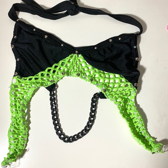 woman’s sexy dancer-wear top or swim wear - Picture 1 of 3